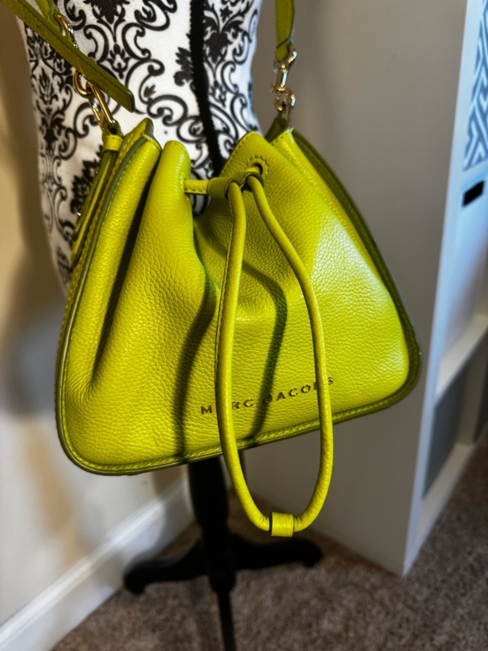 Marc Jacobs Lime Leather Drawstring Crossbody - Picture 6 of 13